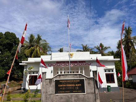 PEMASANGAN BENDERA MERAH PUTIHN HUT RI KE-79